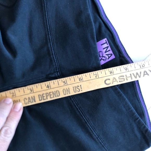 TNA Crop Leggings - Picture 7 of 15